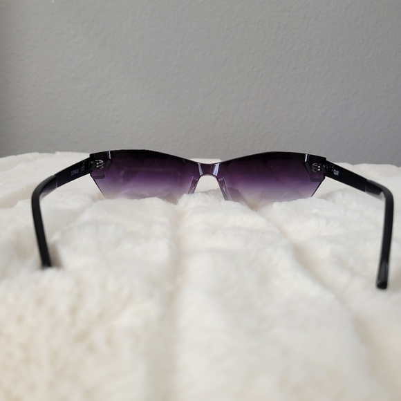 QUAY // ltd ed saweetie collaboration retro-mod sleek rimless smoke fade lens main image 10